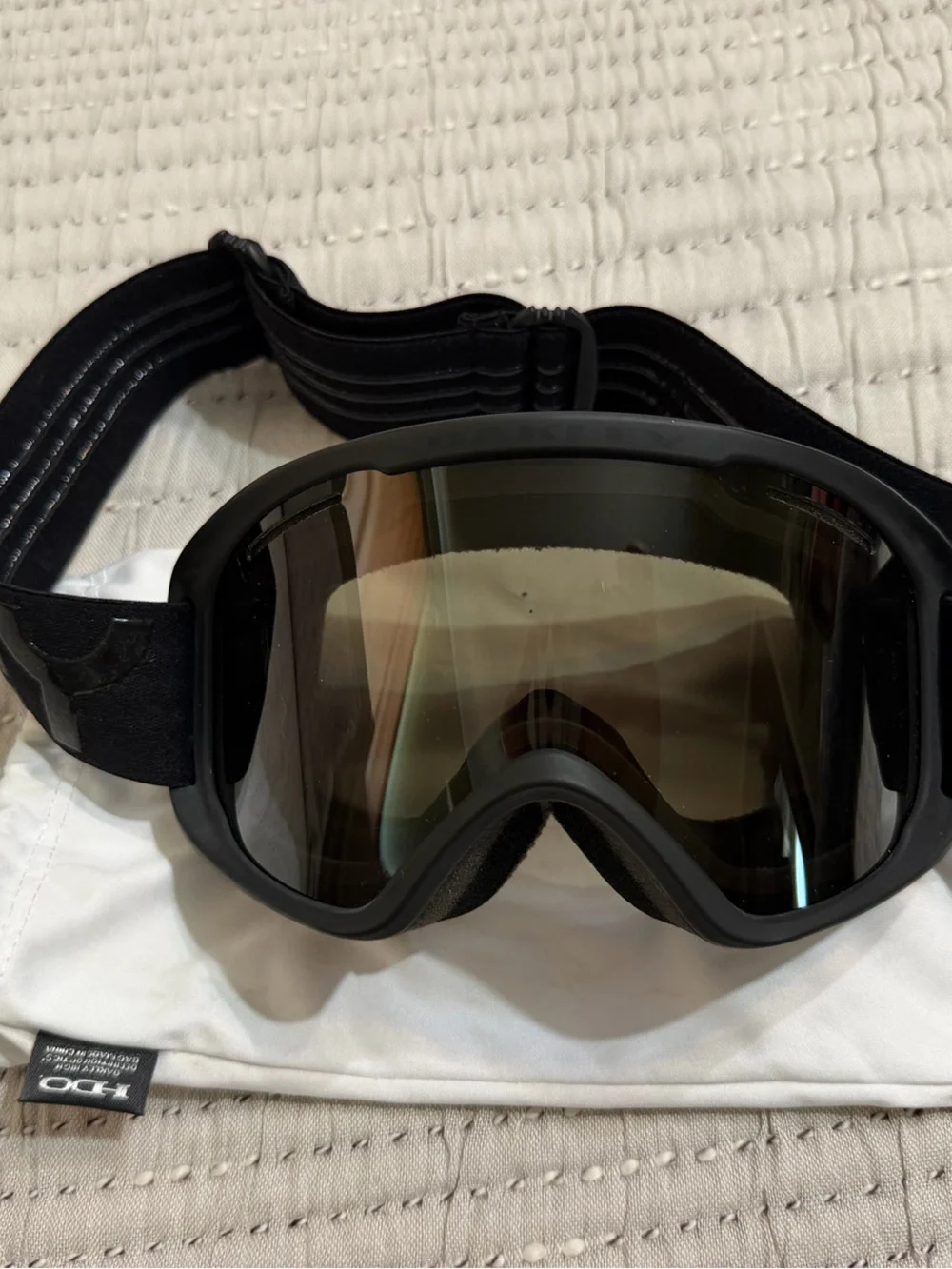 Black Ski/Snowboard Goggles with Mirrored Lens - Unknown Brand